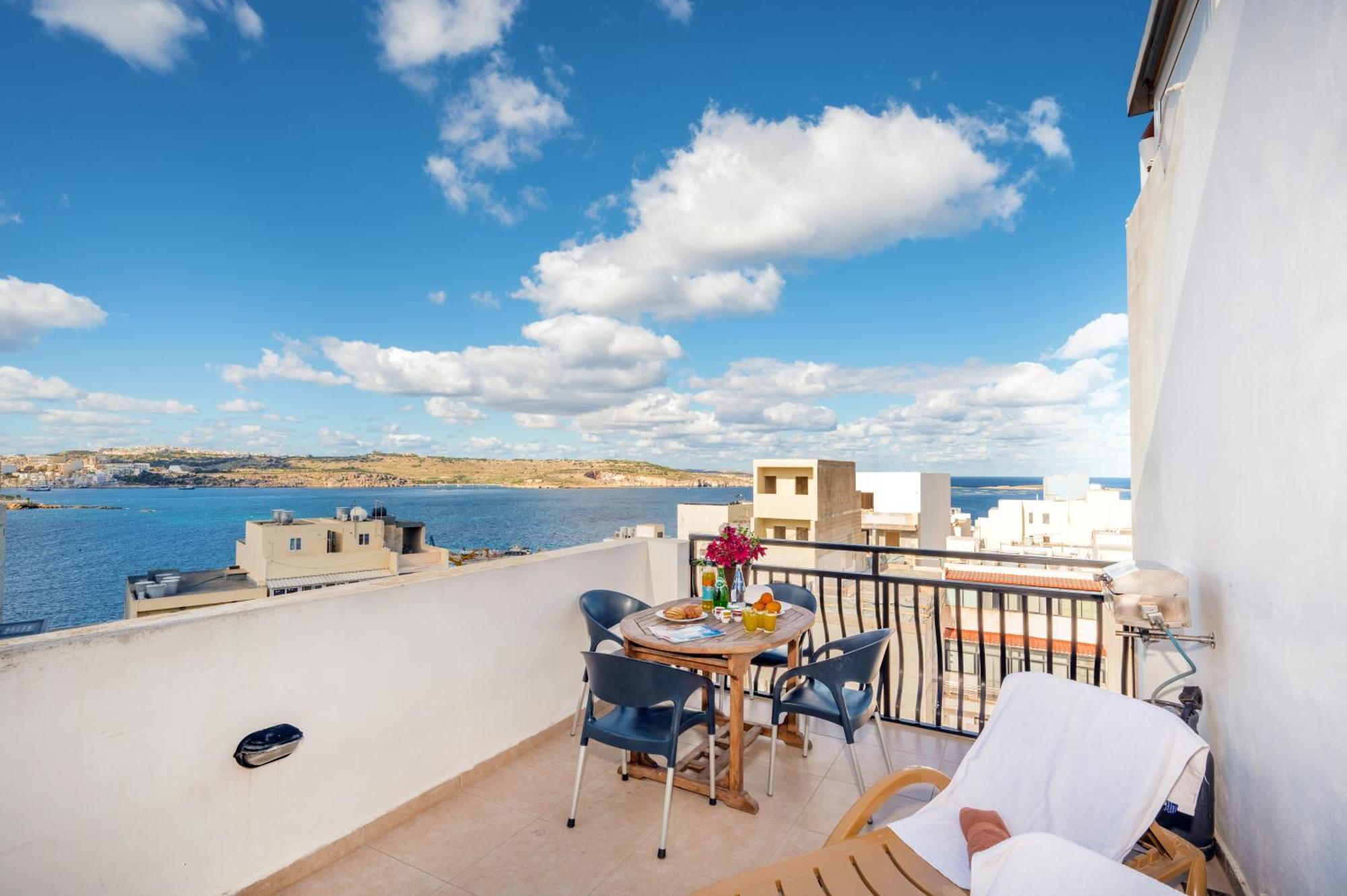 Seashells 2 Bedroom Apartment With Sunny Terrace With Stunning Sea Views - By Getawaysmalta セント・ポールズ・ベイ エクステリア 写真