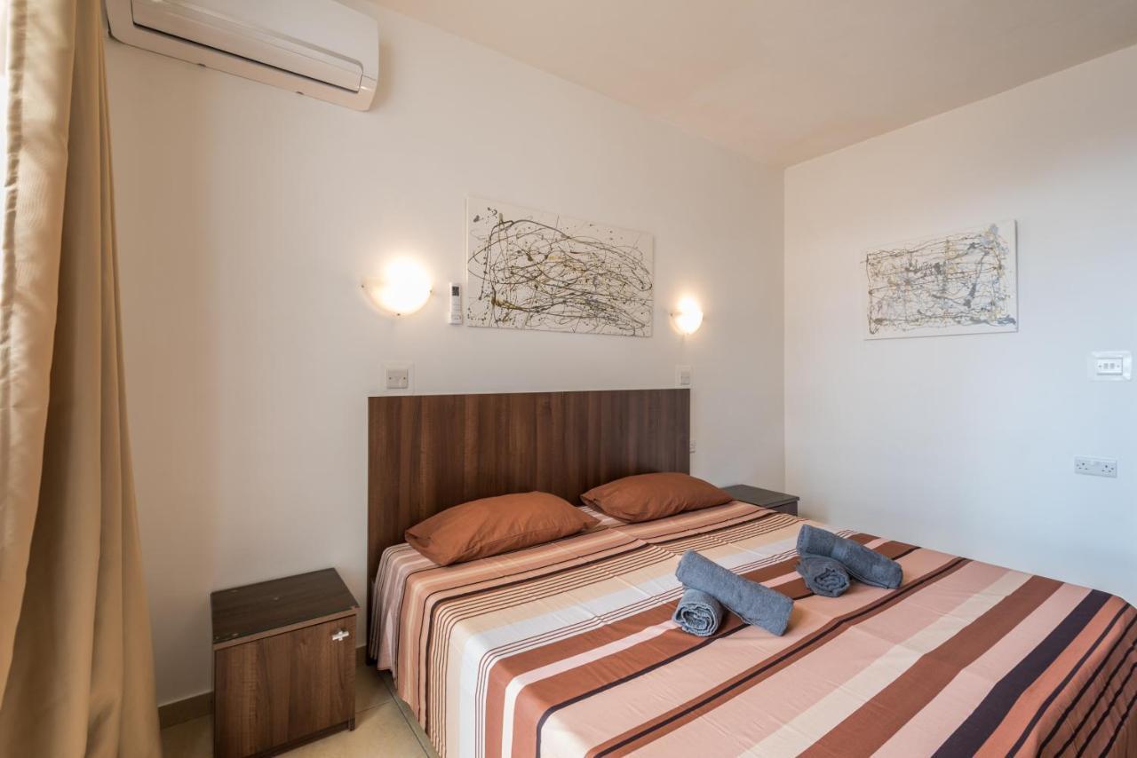Seashells 2 Bedroom Apartment With Sunny Terrace With Stunning Sea Views - By Getawaysmalta セント・ポールズ・ベイ エクステリア 写真
