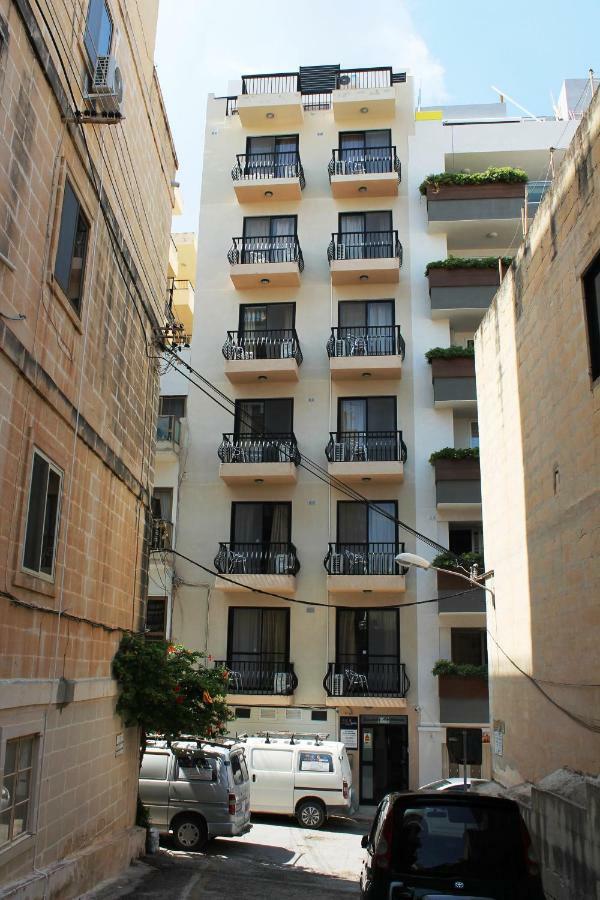 Seashells 2 Bedroom Apartment With Sunny Terrace With Stunning Sea Views - By Getawaysmalta セント・ポールズ・ベイ エクステリア 写真